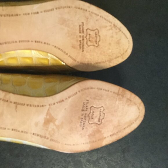 Stuart Weitzman leather flats shoes made in Spain  size 8/8.5  golden yellow - Picture 2 of 6